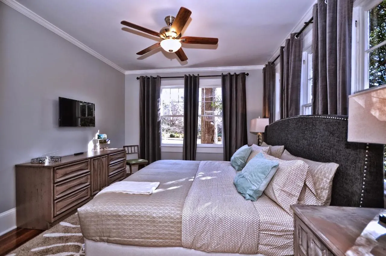 The Home Collection Clt: 500 Queens Charlotte 0*,