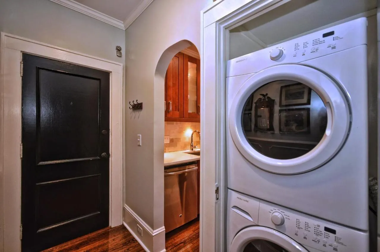 The Home Collection Clt: 500 Queens Charlotte Appartement