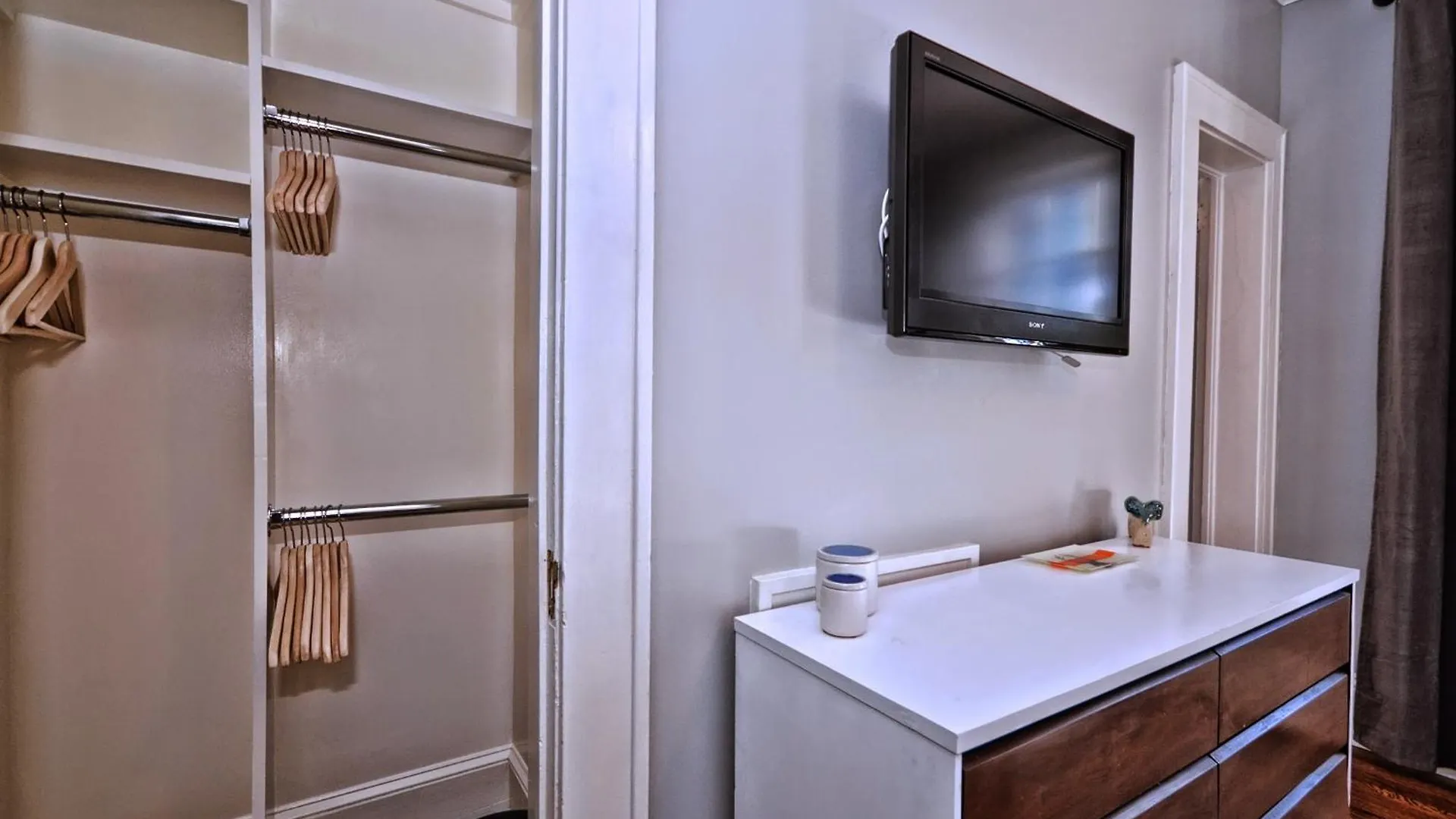 The Home Collection Clt: 500 Queens Charlotte