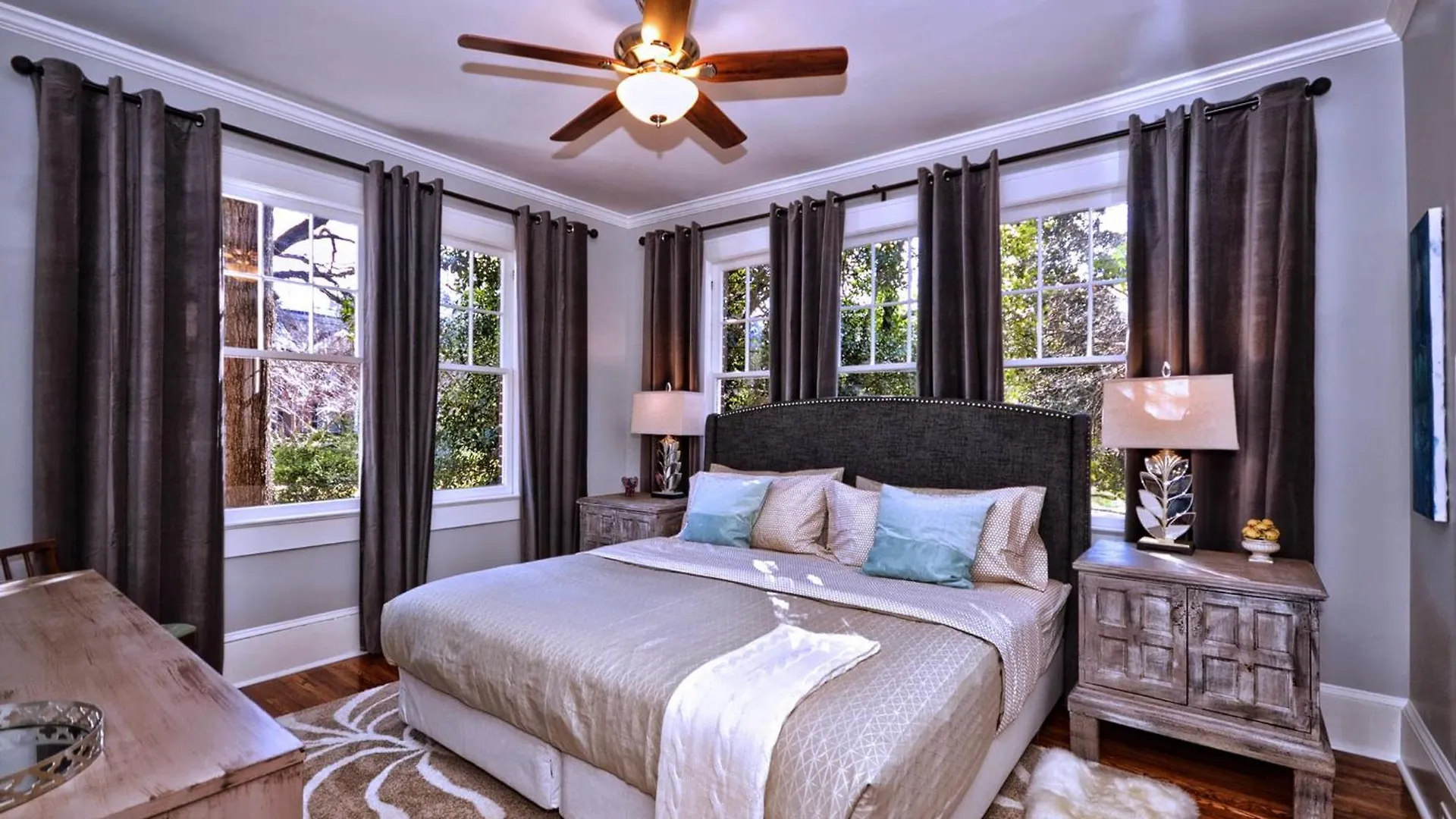 The Home Collection Clt: 500 Queens Charlotte Appartement