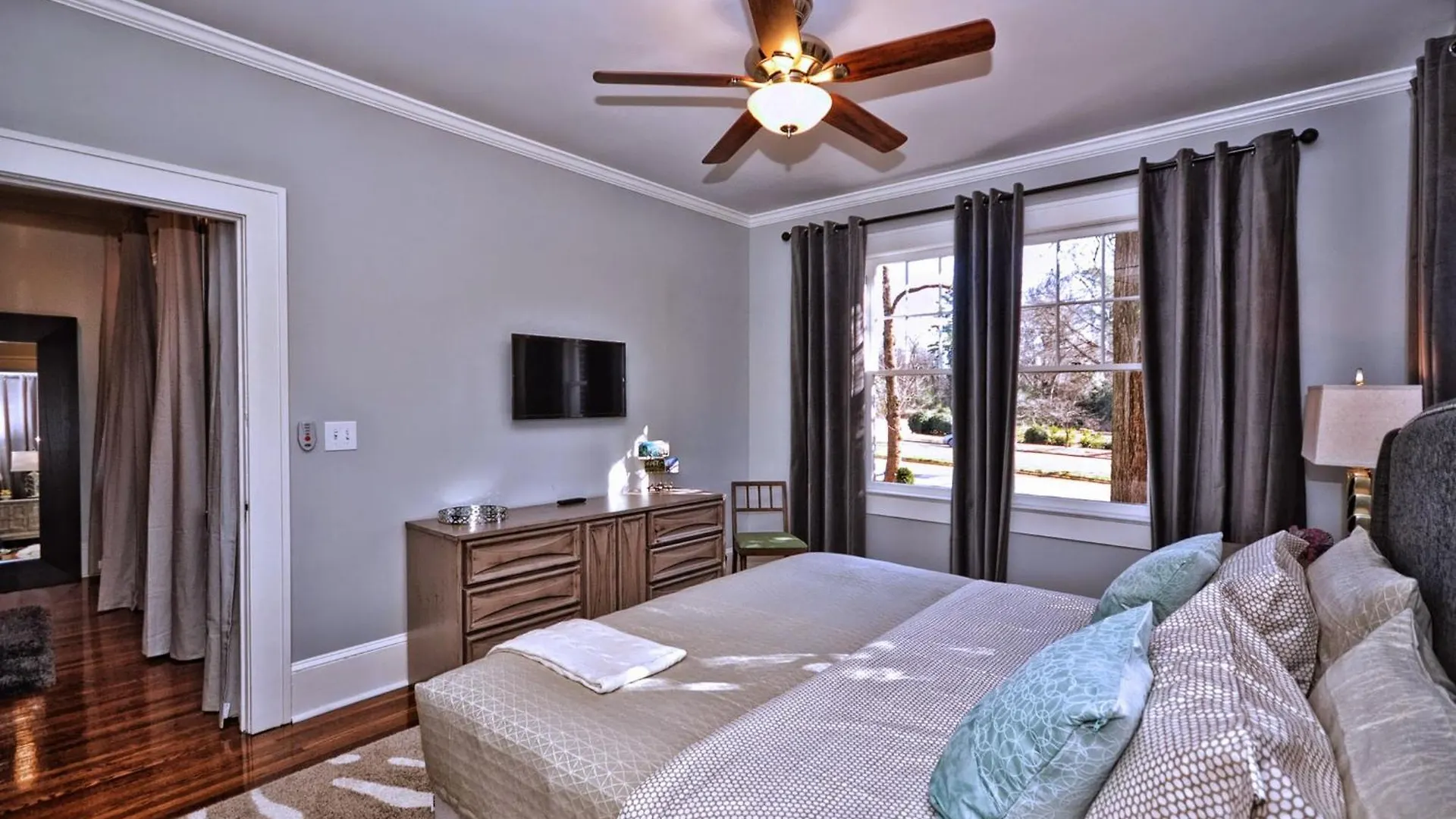 The Home Collection Clt: 500 Queens Charlotte 0*,