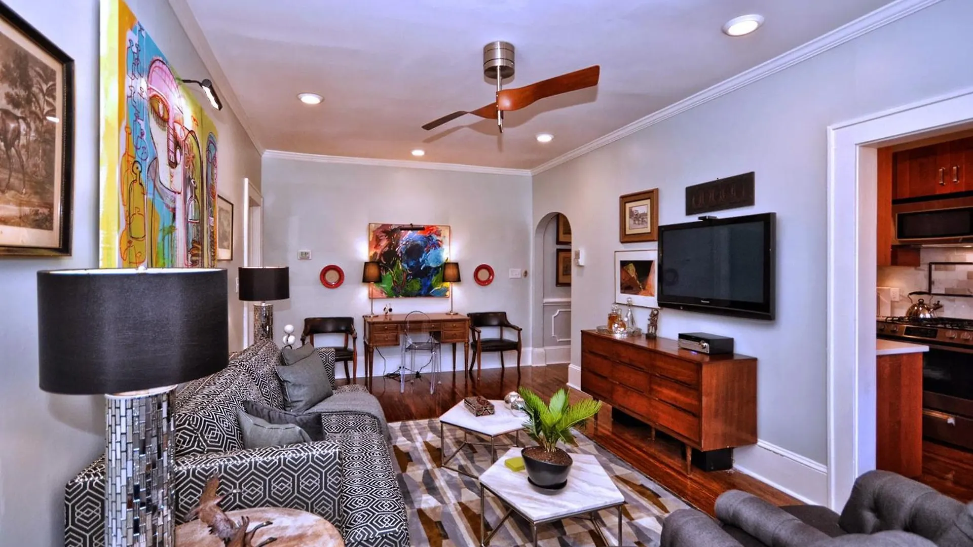 The Home Collection Clt: 500 Queens Charlotte Appartement