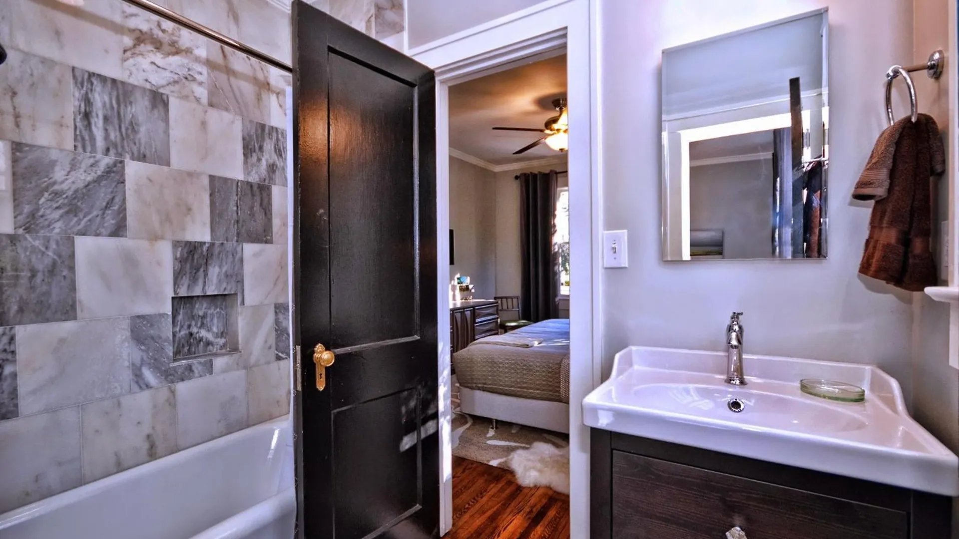 The Home Collection Clt: 500 Queens Charlotte Appartement