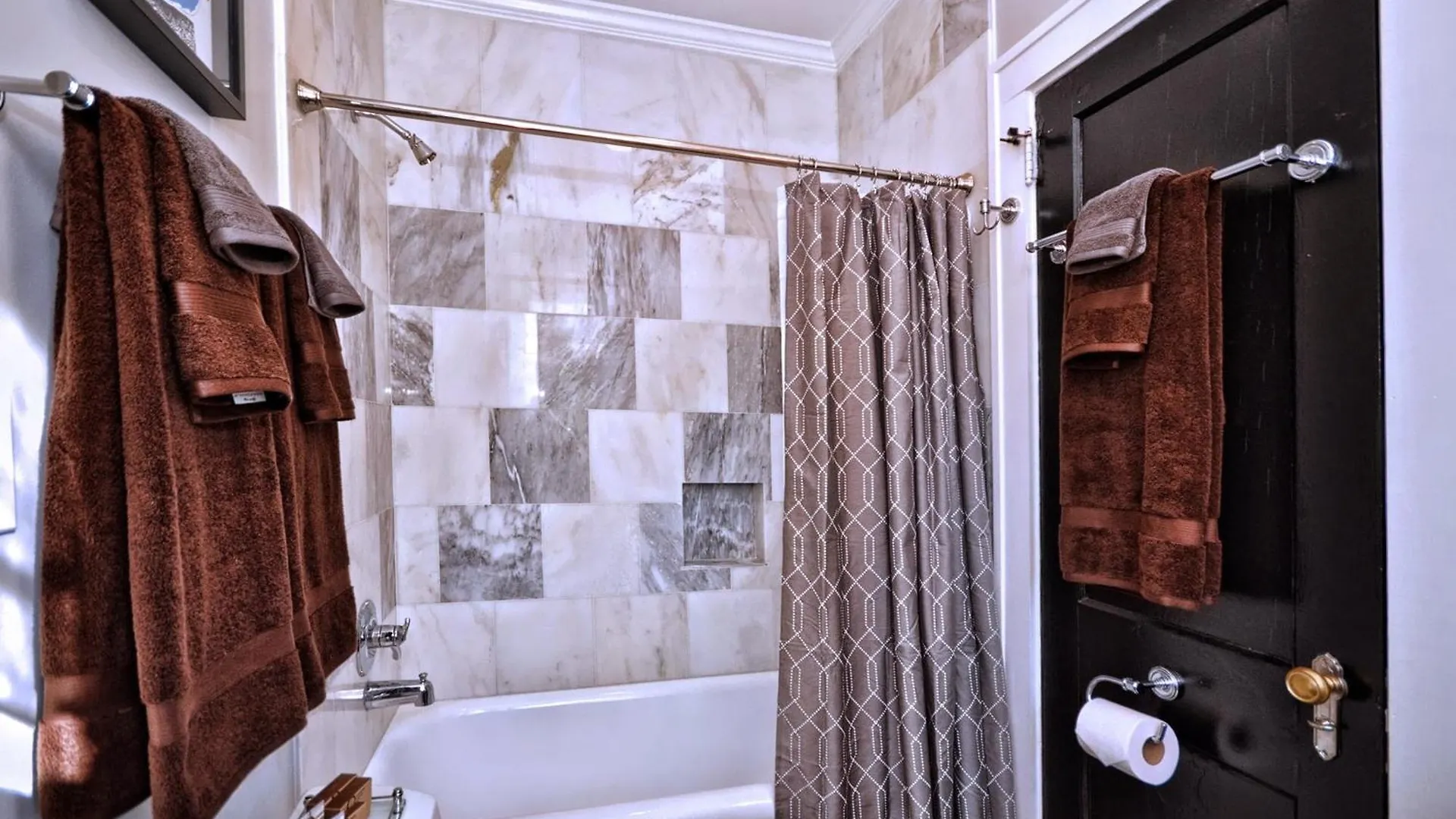 The Home Collection Clt: 500 Queens Charlotte